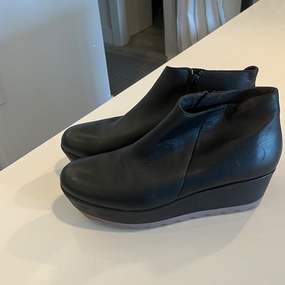 Laika Black ankle boots with mauve sole - Picture 5 of 12